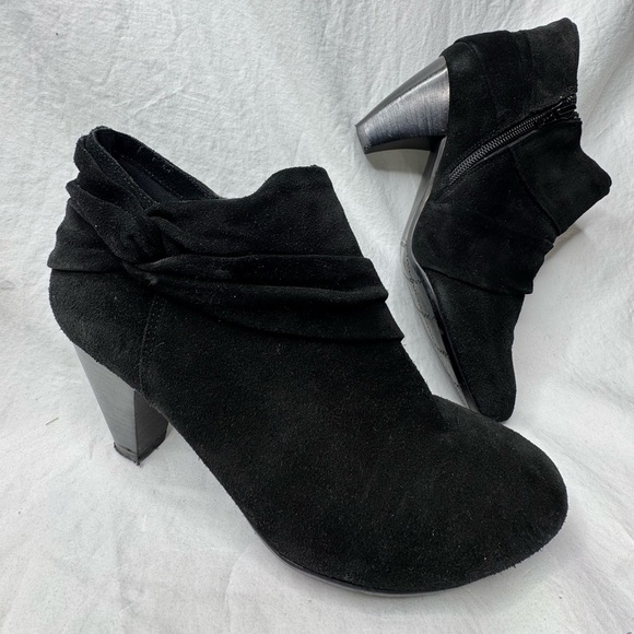 Vaneli Ditto Black Suede Ankle Booties Chunk Heel Size 9 wide - Picture 2 of 6